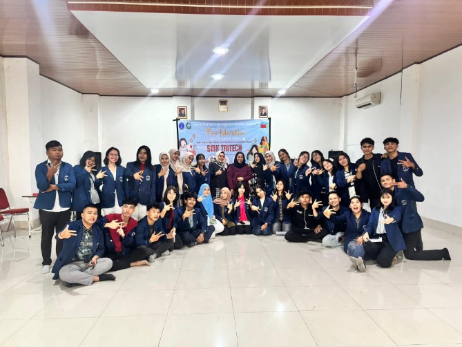 Mahasiswa Prodi Ilmu Komunikasi Universitas Medan Area (UMA) menggelar Talkshow Komunikasi Kesehatan dengan tema "Tubuh yang Terawat Mewujudkan Kehidupan yang Bernilai" di SMK Tritech Informatika Medan, Sabtu (17/1/2026).