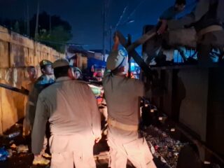 Tutup Jalan dan Parit Serta Sebabkan Macet Parah, Satpol PP Tertibkab PKL Simpang Limun