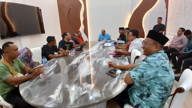 Pertemuan warga dengan Bupati Langkat terkait dugaan sengketa lahan perkebunan L. Foto ; IST