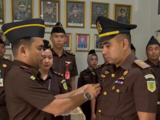 Kajari Poso Yos Tarigan Lantik Kasi Pidum dan Kasi Intelijen, Tekankan Integritas