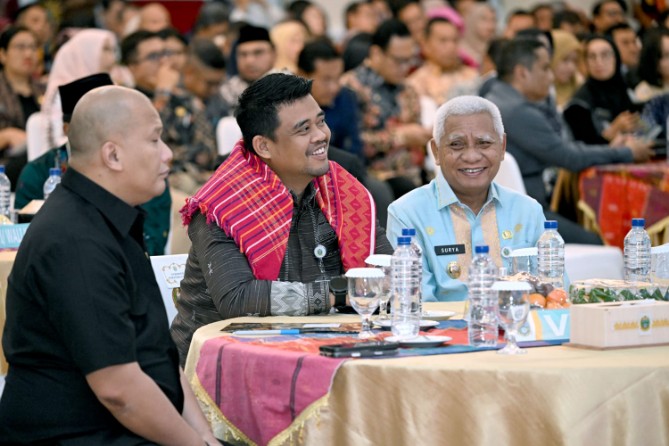 Gubernur Sumatera Utara Bobby Nasution bersama Wakil Gubernur Sumatera Utara, Surya