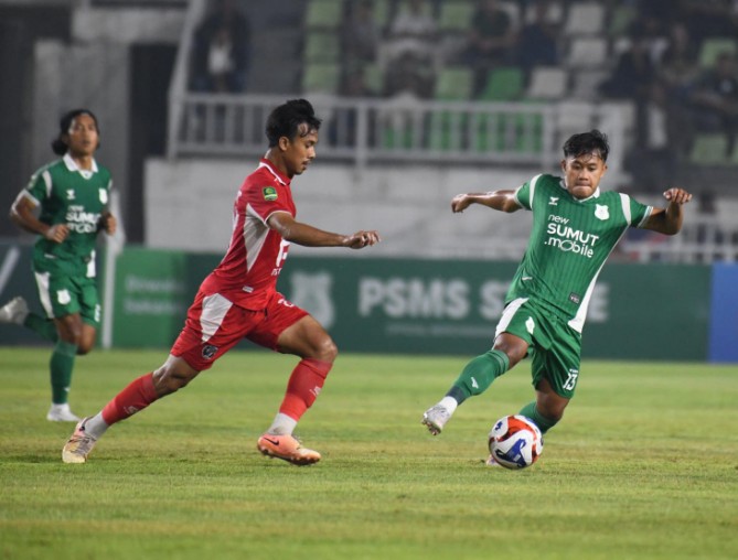 Sekretaris Smeck Hooligan, Bani Gultom, melontarkan kritik keras terhadap Walikota Medan Rico Waas yang dinilai tidak menunjukkan dukungan nyata kepada PSMS Medan, klub sepak bola kebanggaan Kota Medan yang saat ini tengah berjuang di Liga 2 untuk promosi ke Liga 1.