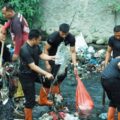 Brimob Sumut Bersihkan Sungai di Medan Tembung, Cegah Banjir dan Jaga Lingkungan Kota