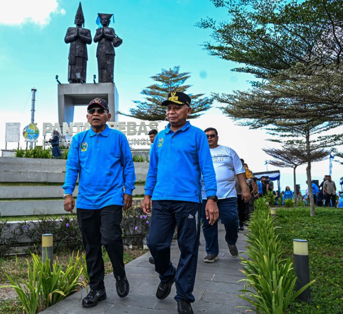 Waki Gubernur Sumut Surya bersama Bupati Simalungun Anton Achmad Saragih