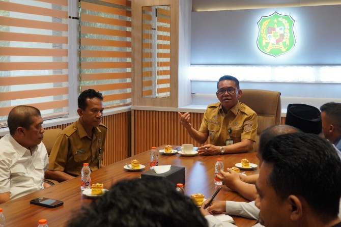 Wakil Wali Kota Medan, Zakiyuddin Harahap saat menerima Panitia Pawai Obor di Kantor Wali Kota Medan