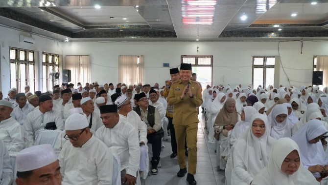 Sekretaris Daerah Kabupaten Langkat, Amril saat menghadiri manasik haji