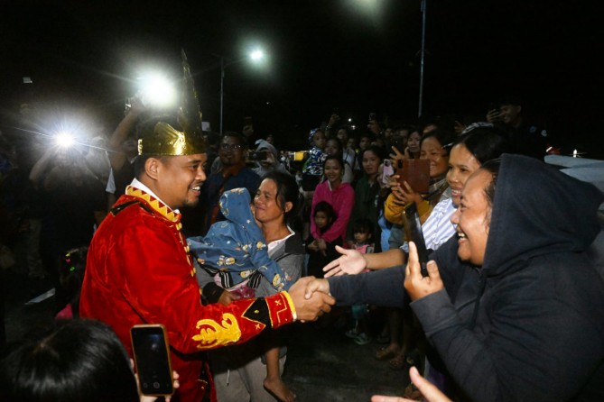 Gubernur Sumut Bobby Nasution saat meresmikan jembatan Idano Noyo. Foto: dokumen Dinas Kominfo Sunut