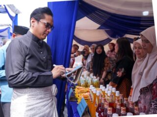 Rico Waas Buka Pasar Murah di 151 Kelurahan, Gelontorkan Rp4 Miliar dan Warning Keras Soal Kecurangan