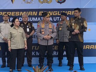 Kapolri Kirim 22 Kontainer Bantuan untuk Korban Bencana di Sumatera