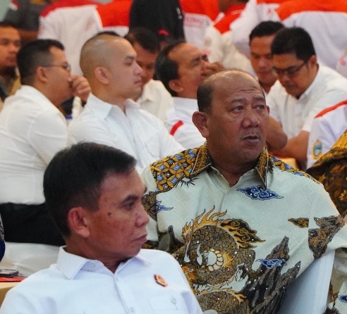 Bupati Langkat, Syah Afandin (pakai batik)