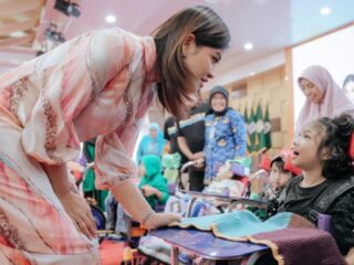 135 Anak Cerebral Palsy di Sumut Terima Kursi Roda Adaptif