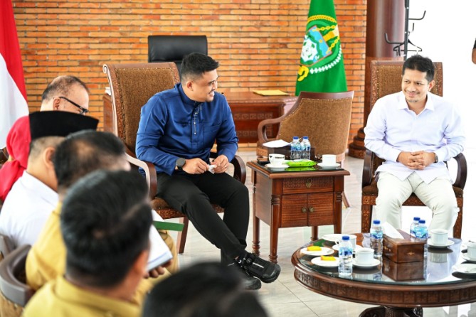 Ketua Umum Kadin Sumut Firsal Dida Mutyara saat bertemu dengan Gubernur Sumut Bobby Afif Nasution dalam sebuah kesempatan belum lama ini. Foto: IST