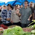 Menteri Perdagangan RI Budi Santoso bersama Wakil Gubernur Sumut, Surya meninjau Pasar Gambir, Tebing Tinggi, Junat (27/2/2026). Foto: Dinas Kominfo Sumut