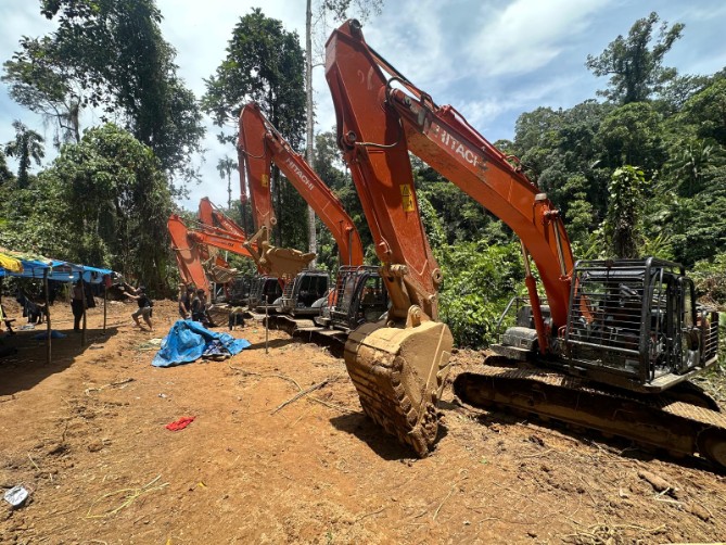 Alat berat yang diamankan