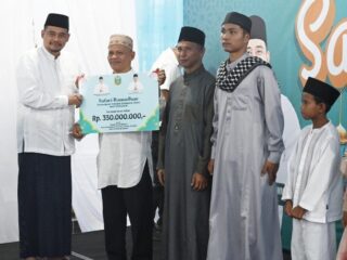 Bobby Nasution Salurkan Hibah Rp350 Juta ke Masjid di Pematangsiantar, Minta Dana Tak Hanya untuk Bangunan