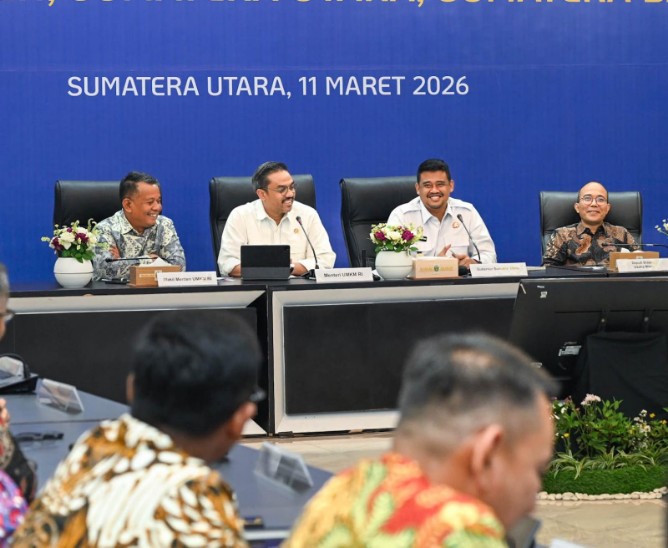 Rapat koordinasi Penyaluran KUR Pascabencana Sumatera yang digelar di Aula Raja Inal Siregar, Kantor Gubernur Sumut, Jalan Diponegoro, Medan, Rabu (11/3/2026).