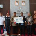 PT Indonesia Asahan Aluminium (INALUM) menyalurkan bantuan rehabilitasi untuk tiga gereja yang mengalami kerusakan akibat banjir bandang di Kabupaten Humbang Hasundutan, Sumatera Utara. Bantuan tersebut diserahkan pada Kamis (5/3/2026) melalui Pemerintah Kabupaten Humbang Hasundutan.
