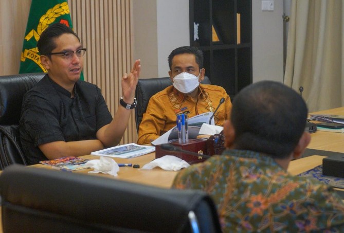 Wali Kota Medan Rico Tri Putra Bayu Waas meminta percepatan pembangunan revitalisasi Stadion Teladan agar dapat segera rampung sesuai target.