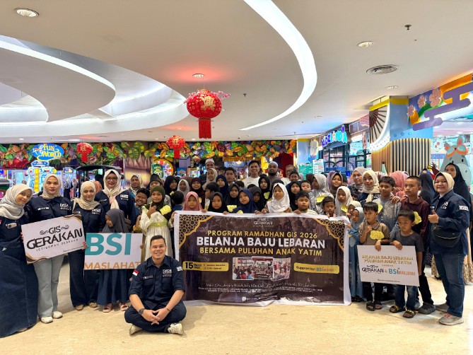 Komunitas Gerakan Istiqomah Sedekah (GIS) Medan mengajak puluhan anak yatim berbelanja baju Lebaran di salah satu pusat perbelanjaan di Jalan Gatot Subroto, Medan, kemarin.