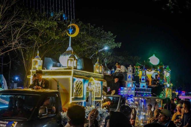 Suasana malam takbiran Idulfitri 1447 Hijriah di Medan berlangsung semarak.