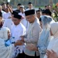 Gubernur Sumatera Utara Muhammad Bobby Afif Nasution melaksanakan Salat Idulfitri 1447 Hijriah bersama ribuan masyarakat di Masjid Agung Serdang Bedagai, Sabtu (21/3/2026).