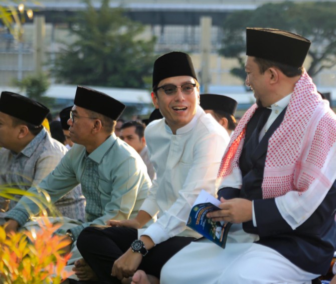Ribuan warga memadati Lapangan Merdeka Medan untuk melaksanakan Salat Idulfitri 1447 Hijriah yang digelar Pemerintah Kota Medan, Sabtu (21/3/2026).