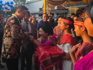 Gubernur Sumatera Utara, Bobby Afif Nasution, mengajak Huria Kristen Indonesia (HKI) berperan aktif menjaga lingkungan sekaligus mendukung pembangunan daerah.