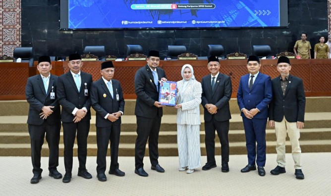 Gubernur Sumatera Utara, Bobby Nasution, memaparkan capaian makro ekonomi tahun 2025 saat menyampaikan Laporan Keterangan Pertanggungjawaban (LKPJ) kepada DPRD Sumatera Utara, Senin (30/3/2026).