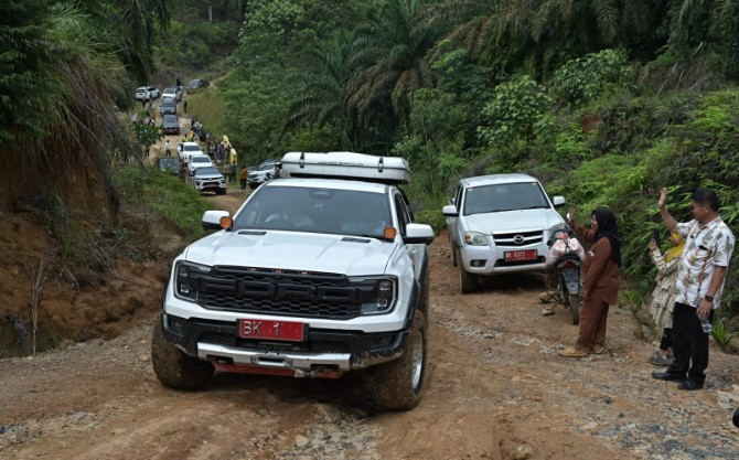 Pemerintah Provinsi Sumatera Utara memastikan pembangunan dua ruas jalan provinsi yang menghubungkan Kabupaten Toba dan Kabupaten Labuhanbatu Utara (Labura) dimulai pada 2026.