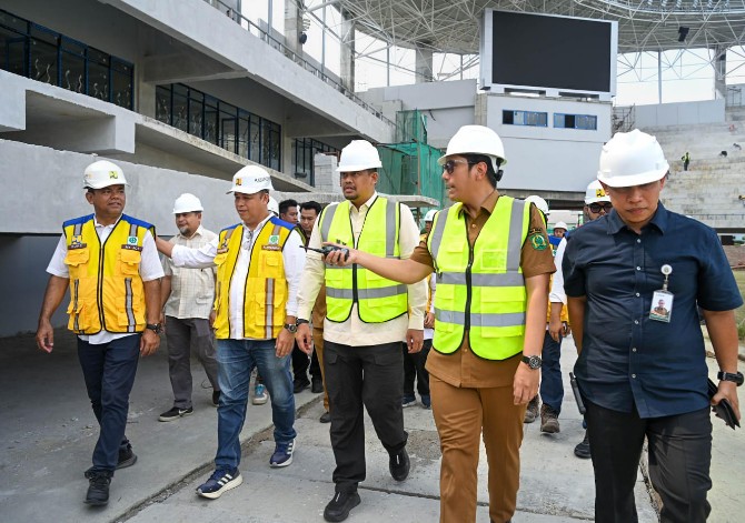Gubernur Sumatera Utara, Bobby Nasution, memastikan kondisi rumput Stadion Teladan masih layak dan hanya mengalami kekeringan sementara menjelang Piala AFF U-19 2026.