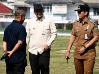Gubernur Sumatera Utara, Bobby Nasution, menyoroti kondisi Lapangan Kebun Bunga Medan yang dinilai belum optimal dan meminta perawatan dilakukan secara profesional.