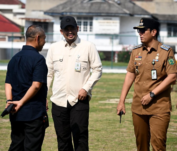 Gubernur Sumatera Utara, Bobby Nasution, menyoroti kondisi Lapangan Kebun Bunga Medan yang dinilai belum optimal dan meminta perawatan dilakukan secara profesional.