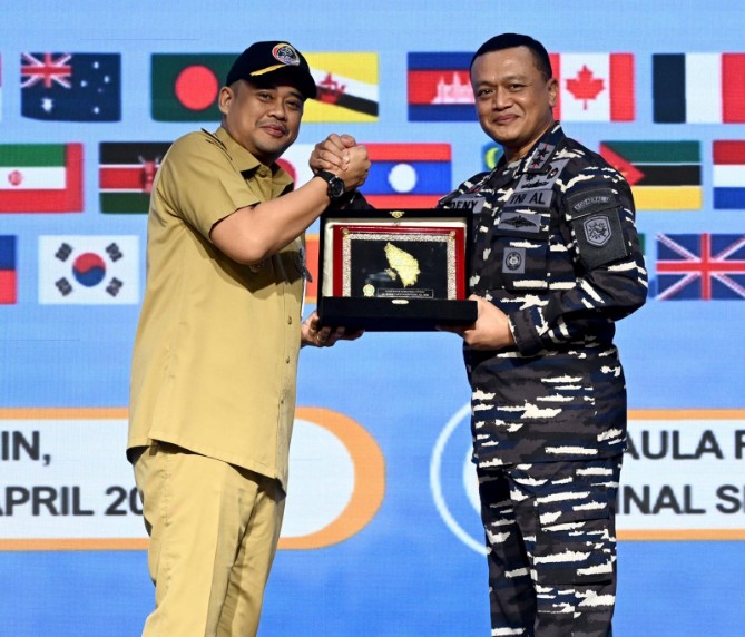 Gubernur Sumatera Utara Bobby Nasution menerima kunjungan kehormatan Satuan Tugas Kartika Jala Krida 2026 di Medan, Senin (6/4/2026).