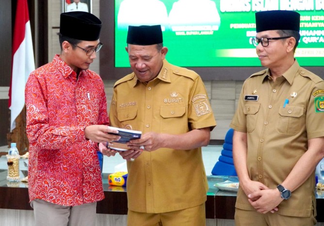 Bupati Langkat Syah Afandin membuka kegiatan halalbihalal dan dialog keislaman yang digelar Majelis Ulama Indonesia (MUI) Kabupaten Langkat di Kantor Bupati Langkat, Senin (6/4/2026).
