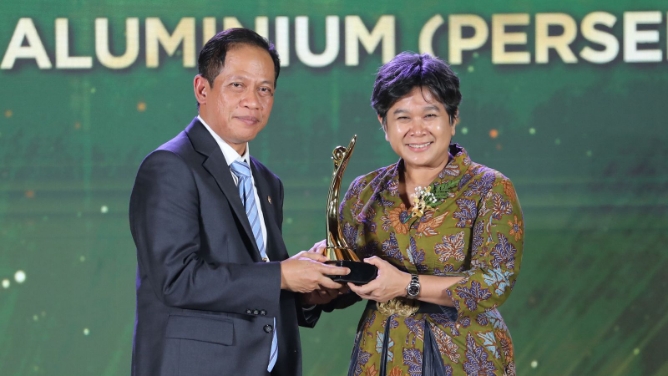 PT Indonesia Asahan Aluminium (INALUM) kembali meraih penghargaan PROPER Emas dan Hijau 2025 dalam Program Penilaian Peringkat Kinerja Perusahaan dalam Pengelolaan Lingkungan Hidup (PROPER) yang diselenggarakan Kementerian Lingkungan Hidup.