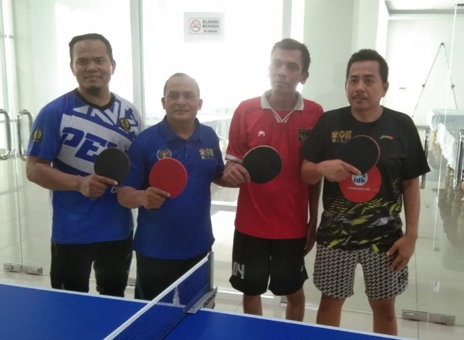 Safri Junanda Siahaan dari Berita Sore keluar sebagai juara cabang olahraga tenis meja Pekan Olahraga Wartawan Sumatera Utara (PORWASU) 2026 yang digelar di GOR Bowling, Jalan Willem Iskandar (Pancing), Medan, Kamis (9/4/2026).