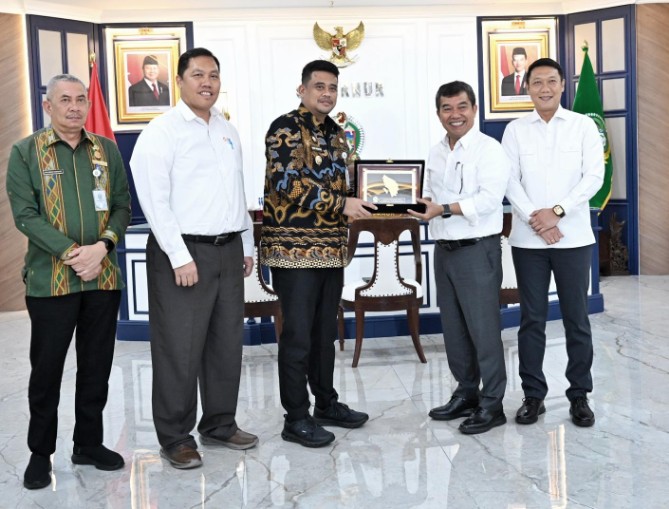 Gubernur Sumatera Utara, Muhammad Bobby Afif Nasution, memastikan sektor riil di Sumut mendapatkan akses dan dukungan keuangan yang memadai guna mendorong pertumbuhan ekonomi daerah.