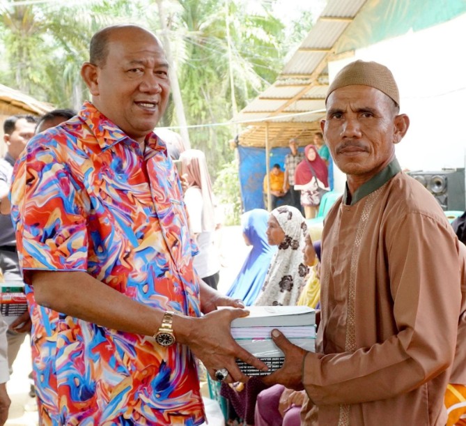 Bupati Langkat, Syah Afandin, terus mempercepat program perbaikan Rumah Tidak Layak Huni (RTLH) hingga ke wilayah pelosok. Salah satunya di Dusun 10 Paluh Baru, Desa Pasar Rawa, Kecamatan Gebang, Kamis (9/4/2026).