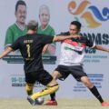 Laga perempat final sepakbola Pekan Olahraga Wartawan Sumatera Utara (PORWASU) 2026 berlangsung panas dan penuh drama. MSJC memastikan tiket semifinal usai menumbangkan Mistar FC melalui adu penalti di Stadion Mini Disporasu, Sabtu (11/4/2026).