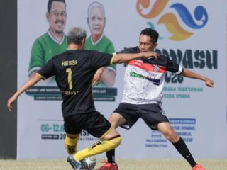 Laga perempat final sepakbola Pekan Olahraga Wartawan Sumatera Utara (PORWASU) 2026 berlangsung panas dan penuh drama. MSJC memastikan tiket semifinal usai menumbangkan Mistar FC melalui adu penalti di Stadion Mini Disporasu, Sabtu (11/4/2026).
