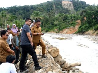 Bobby Nasution Desak Percepatan Pembangunan Tanggul Sungai Badiri