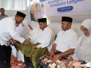 Bupati Langkat Syah Afandin Lepas 3 Calon Jemaah Haji IKAPTK, Pesan Jaga Kesehatan