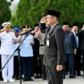 Gubernur Sumatera Utara (Sumut) Bobby Afif Nasution memimpin upacara ziarah dan tabur bunga dalam rangka Hari Ulang Tahun (HUT) ke-78 Provinsi Sumut di Taman Makam Pahlawan (TMP) Bukit Barisan, Jalan SM Raja, Medan, Rabu (15/4/2026).