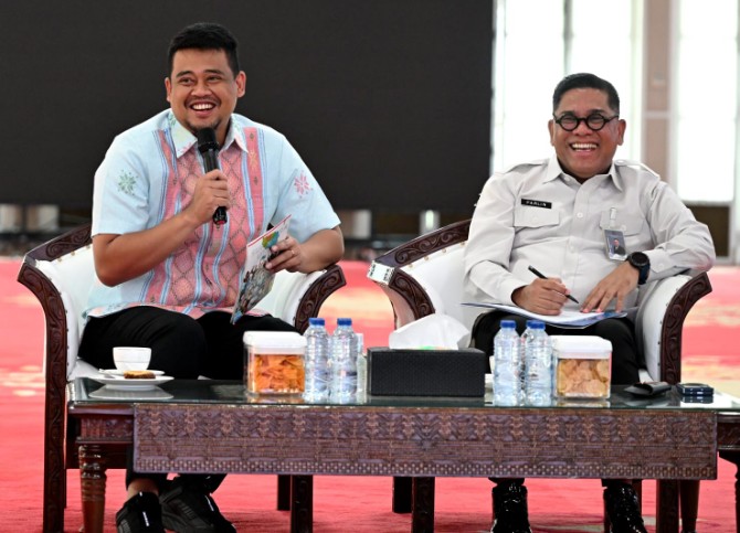 Gubernur Sumut Bobby Nasution saat menerima pihak Imigrasi