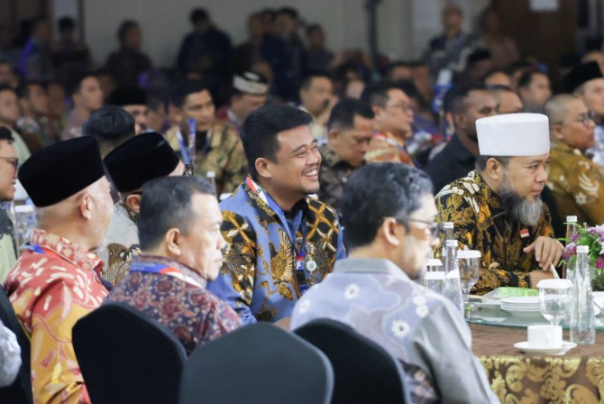 Gubernur Sumatera Utara Bobby Afif Nasution menerima penghargaan creative financing dari Kementerian Dalam Negeri disertai bantuan pemerintah sebesar Rp3 miliar.