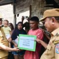 Bupati Deli Serdang, Asri Ludin Tambunan, bersama Wakil Bupati Lom Lom Suwondo, melakukan peletakan batu pertama program renovasi Rumah Tidak Layak Huni (RTLH) di Kecamatan Hamparan Perak, Selasa (28/4/2026).