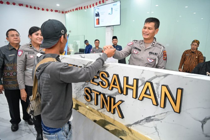 Pemerintah Provinsi Sumatera Utara resmi mempermudah pembayaran Pajak Kendaraan Bermotor (PKB). Mulai Kamis (30/4/2026), wajib pajak tidak lagi diwajibkan membawa KTP pemilik lama kendaraan.