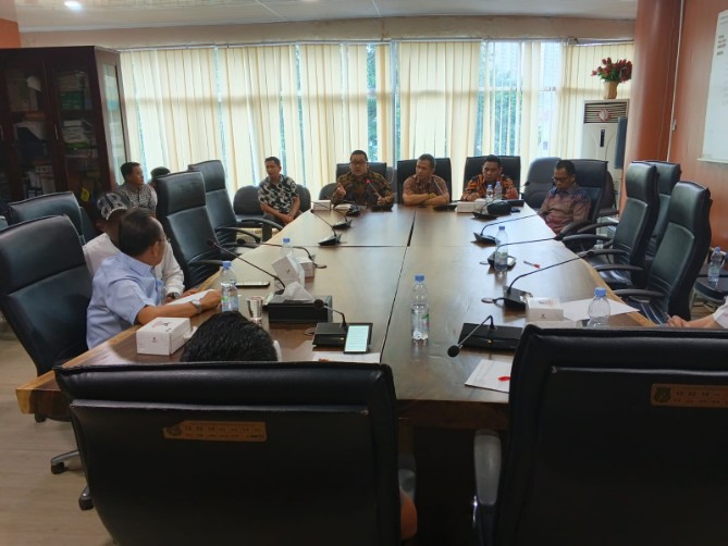 Rapat kerja bersama Komisi 3 DPRD Medan yang dipimpin Wakil Ketua Komisi 3, T. Bahrumsyah, Senin (4/5/2026).