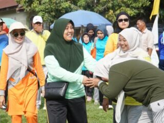 Ketua TP PKK Langkat Sumbang Sepeda, Meriahkan Peresmian Kampung Binaan Polres