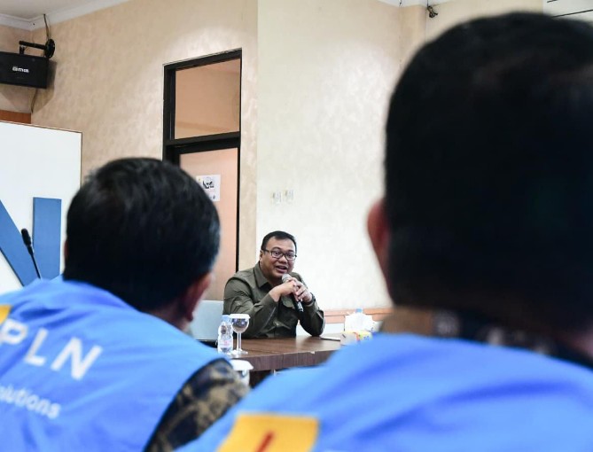 Bupati Deli Serdang Asri Ludin Tambunan meminta PLN lebih selektif dalam memberikan sambungan listrik guna mencegah munculnya persoalan sosial, bangunan liar, hingga konflik agraria di wilayah Deli Serdang.